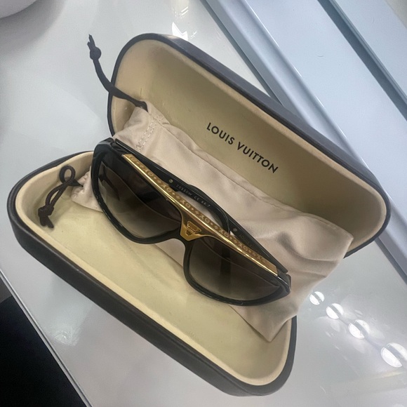 Louis Vuitton sunglasses - Picture 1 of 6